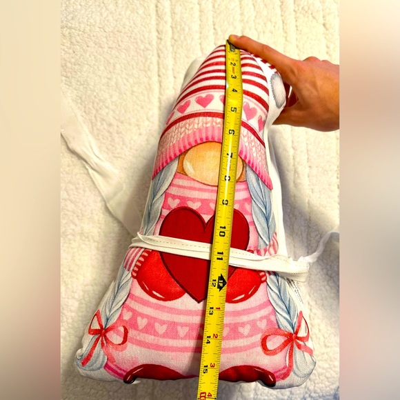 ❤️Gnomes💘2-Throw Pillows/for Valentine’s Day!💝 💌 - Picture 4 of 9